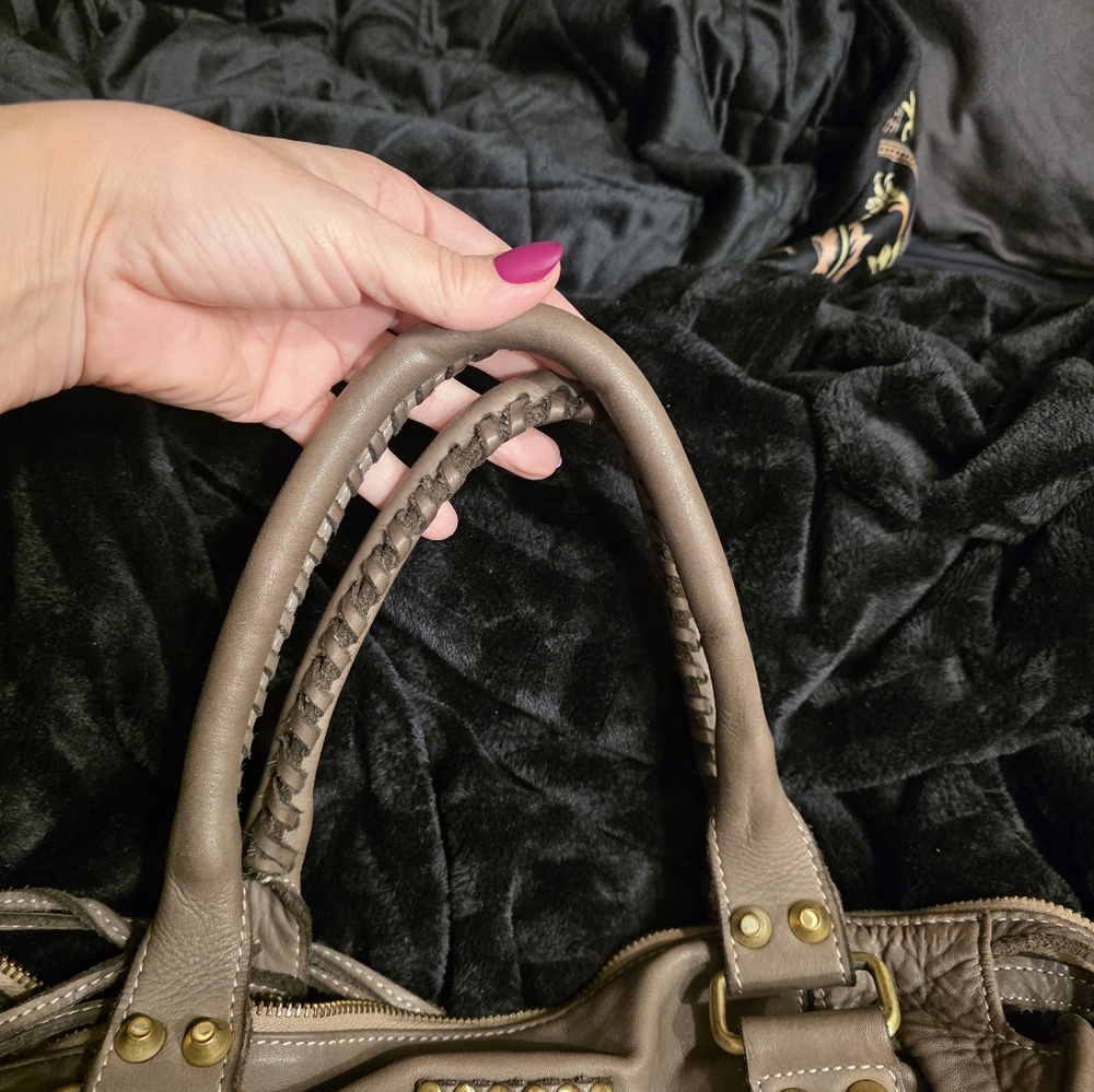 Elegant Taupe Leather Shoulder Bag with Gold Accents - Picture 9 of 9